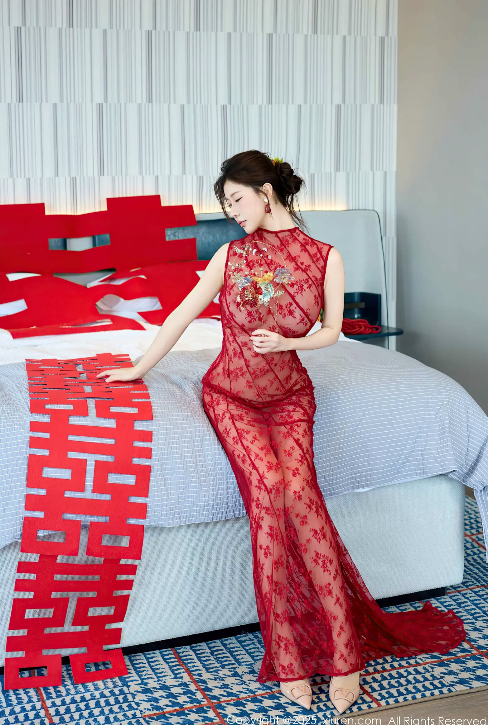 [秀人]尹甜甜：新婚大喜主题私房，红妆魅影极致诱惑，白皙尤物展现性感魅力大尺度套图