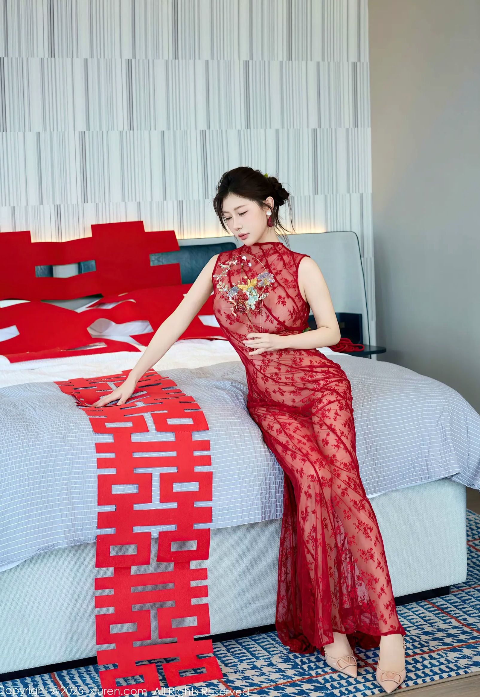 [秀人]尹甜甜：新婚大喜主题私房，红妆魅影极致诱惑，白皙尤物展现性感魅力大尺度套图