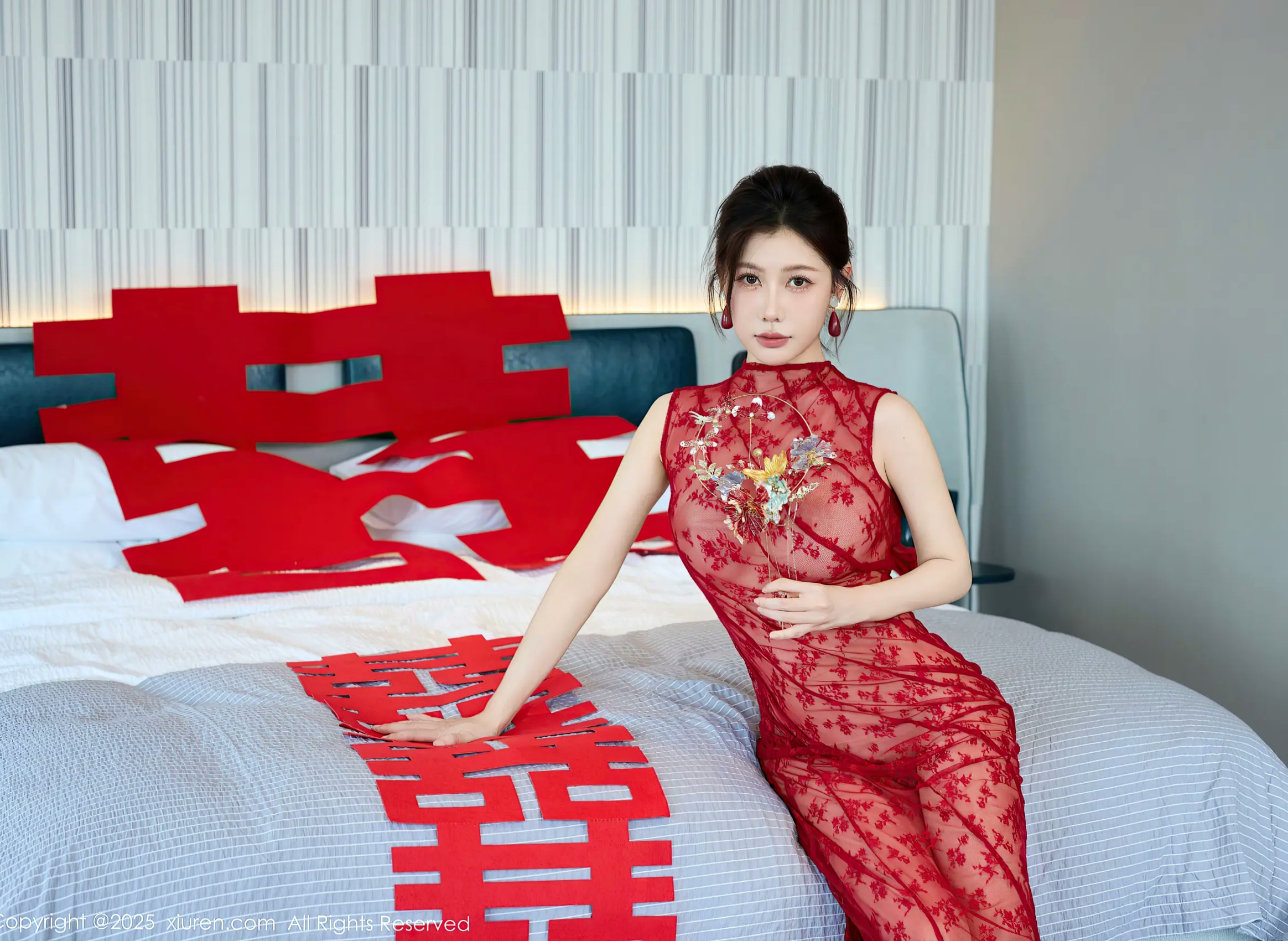 [秀人]尹甜甜：新婚大喜主题私房，红妆魅影极致诱惑，白皙尤物展现性感魅力大尺度套图