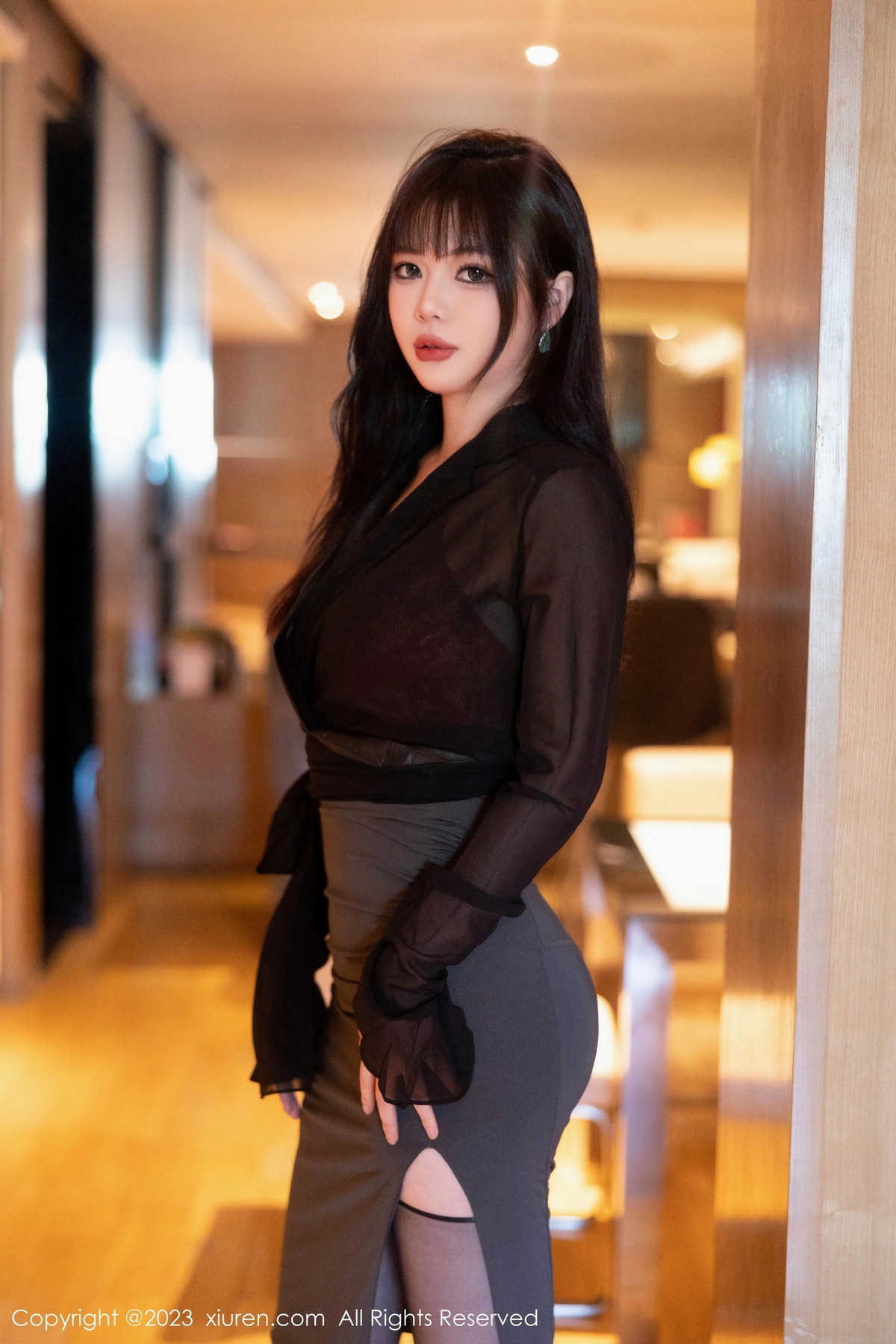 [XiuRen]高清写真图 2023.10.18 No.7523 Arude薇薇 黑丝美臀