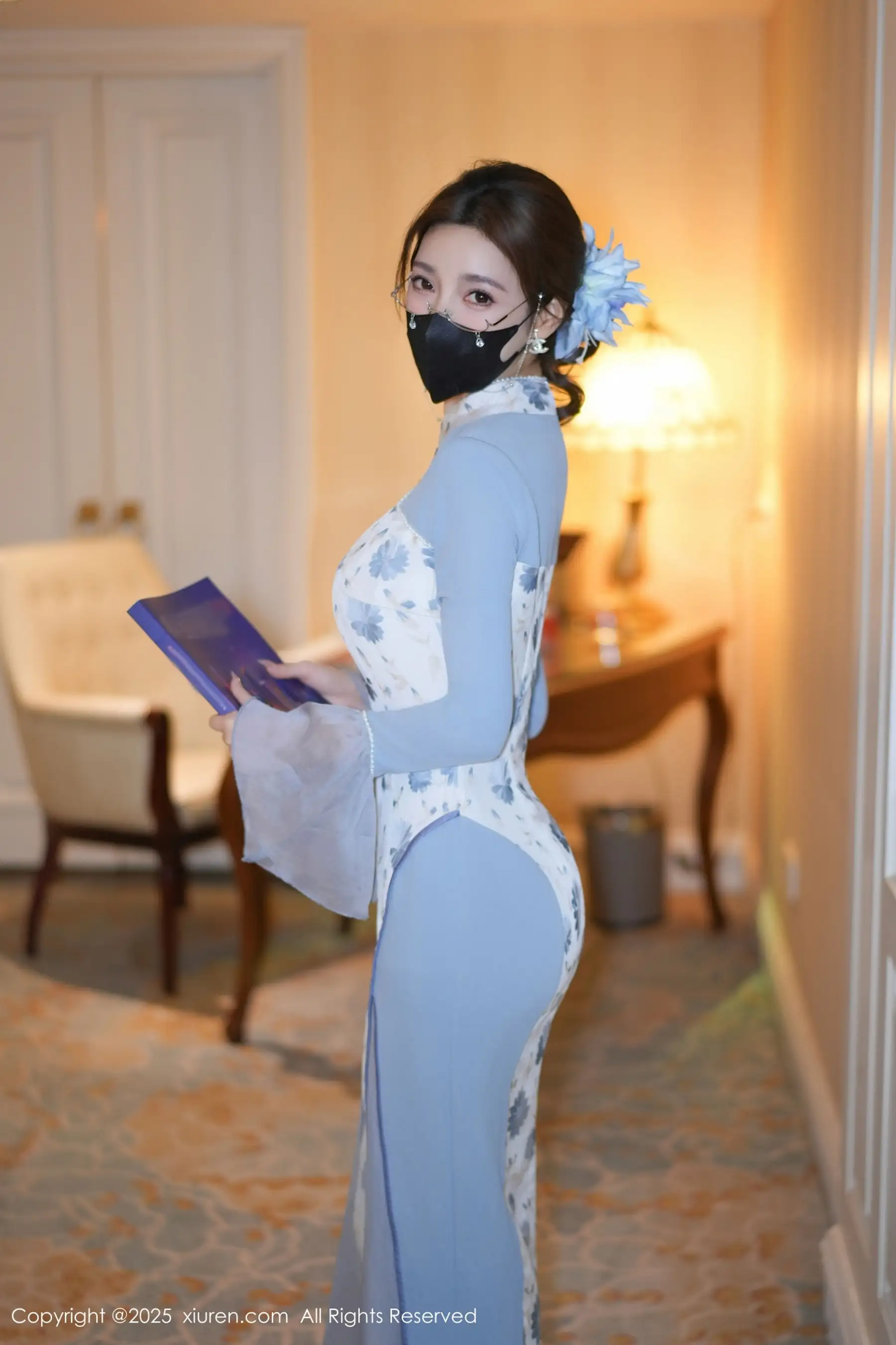 [XiuRen]高清写真图 2025.11.26 No.11033 Twins-桃桃 闪亮白丝