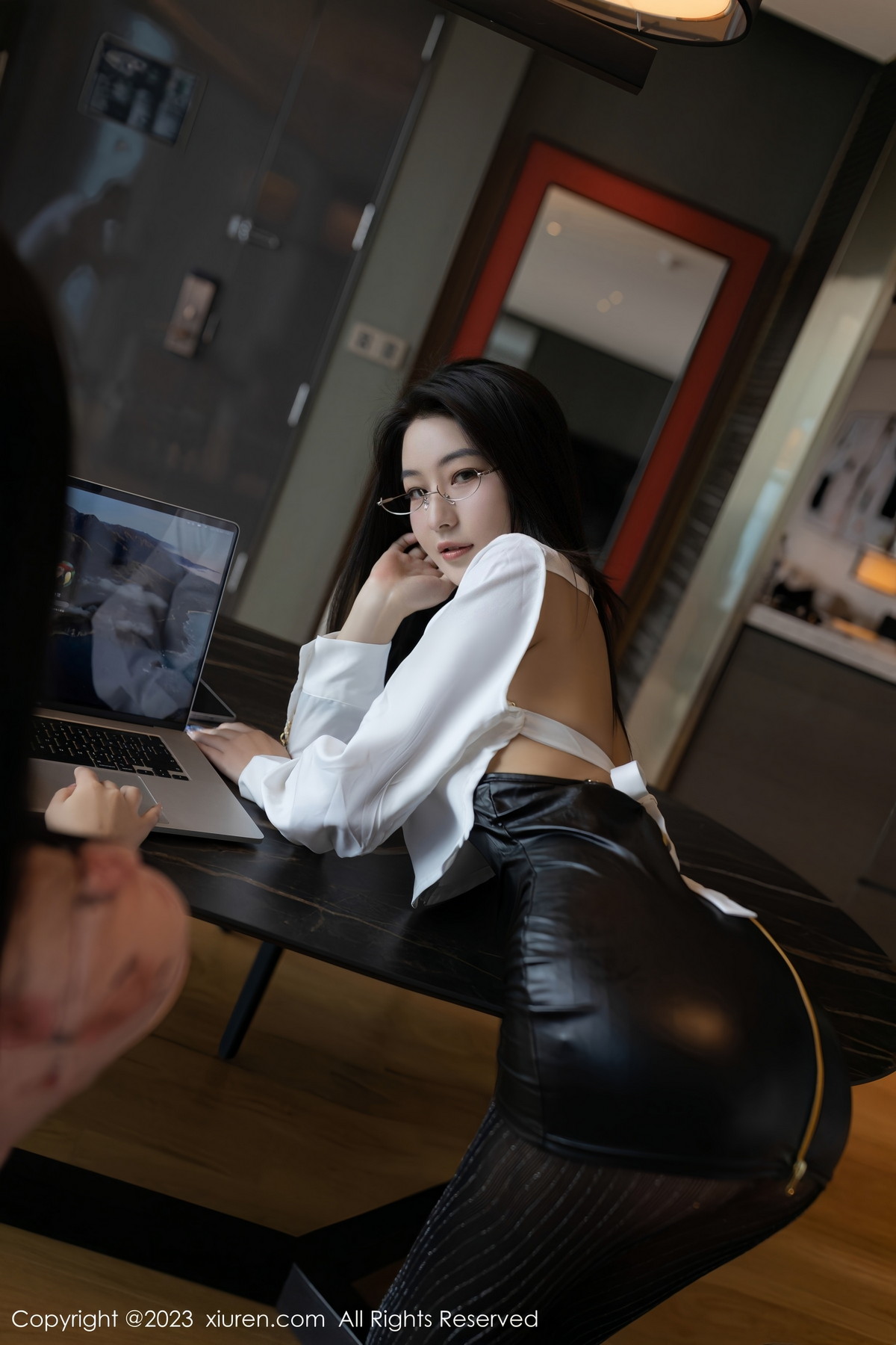 [XiuRen]高清写真图 2023.10.23 No.7547 熊小诺 短裙黑丝