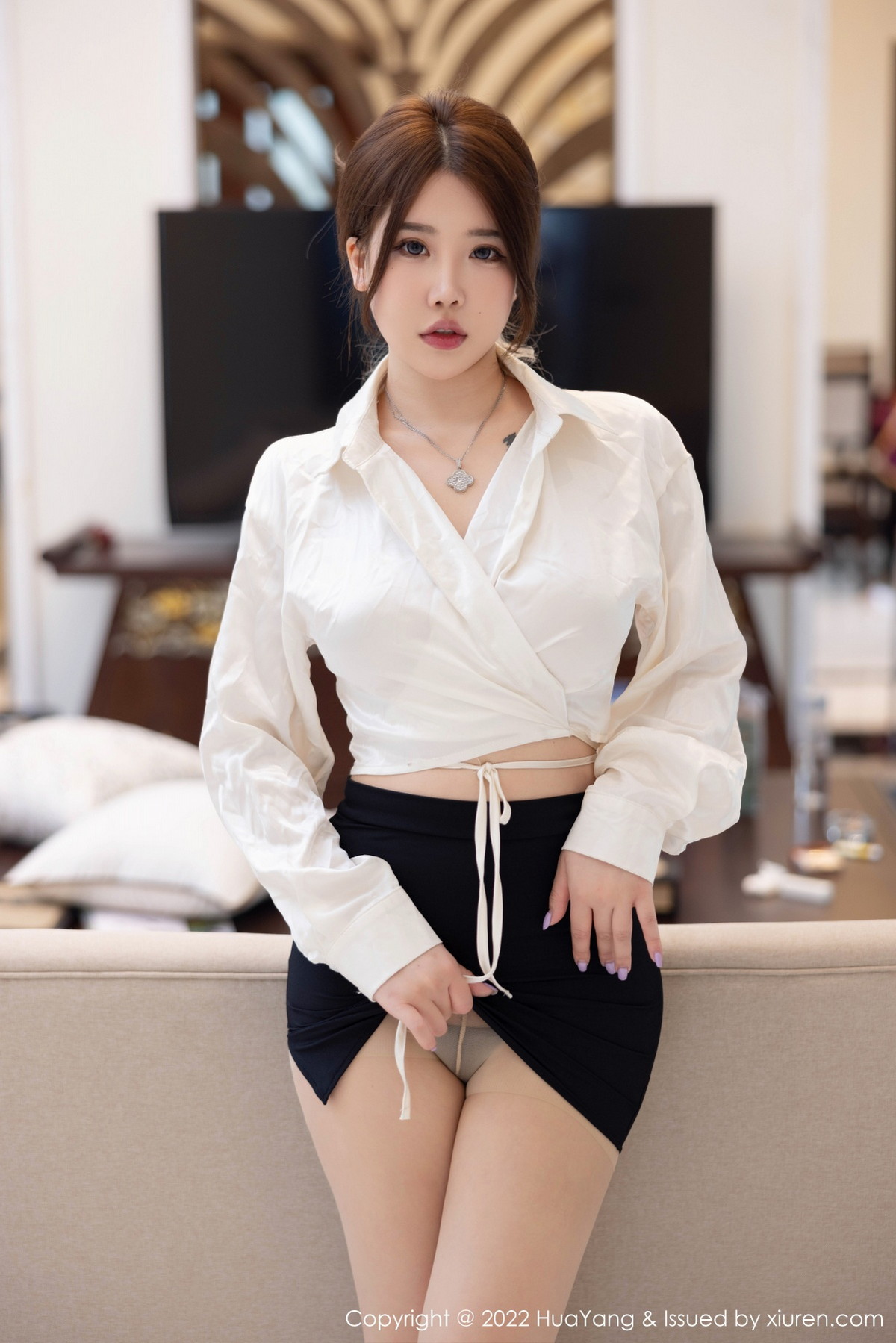 [HuaYang]高清写真图 2022.11.02 VOL.516 小海臀Rena 丝袜短裙