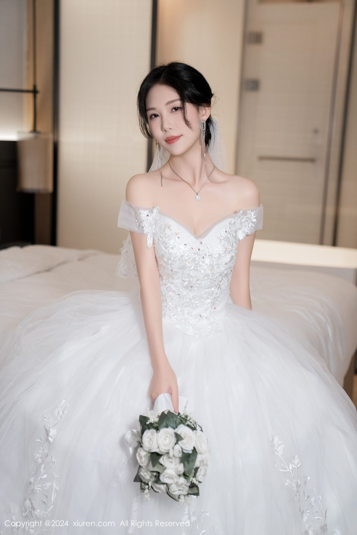 [XiuRen]高清写真图 2024.08.09 No.8998 利世 丝袜美腿