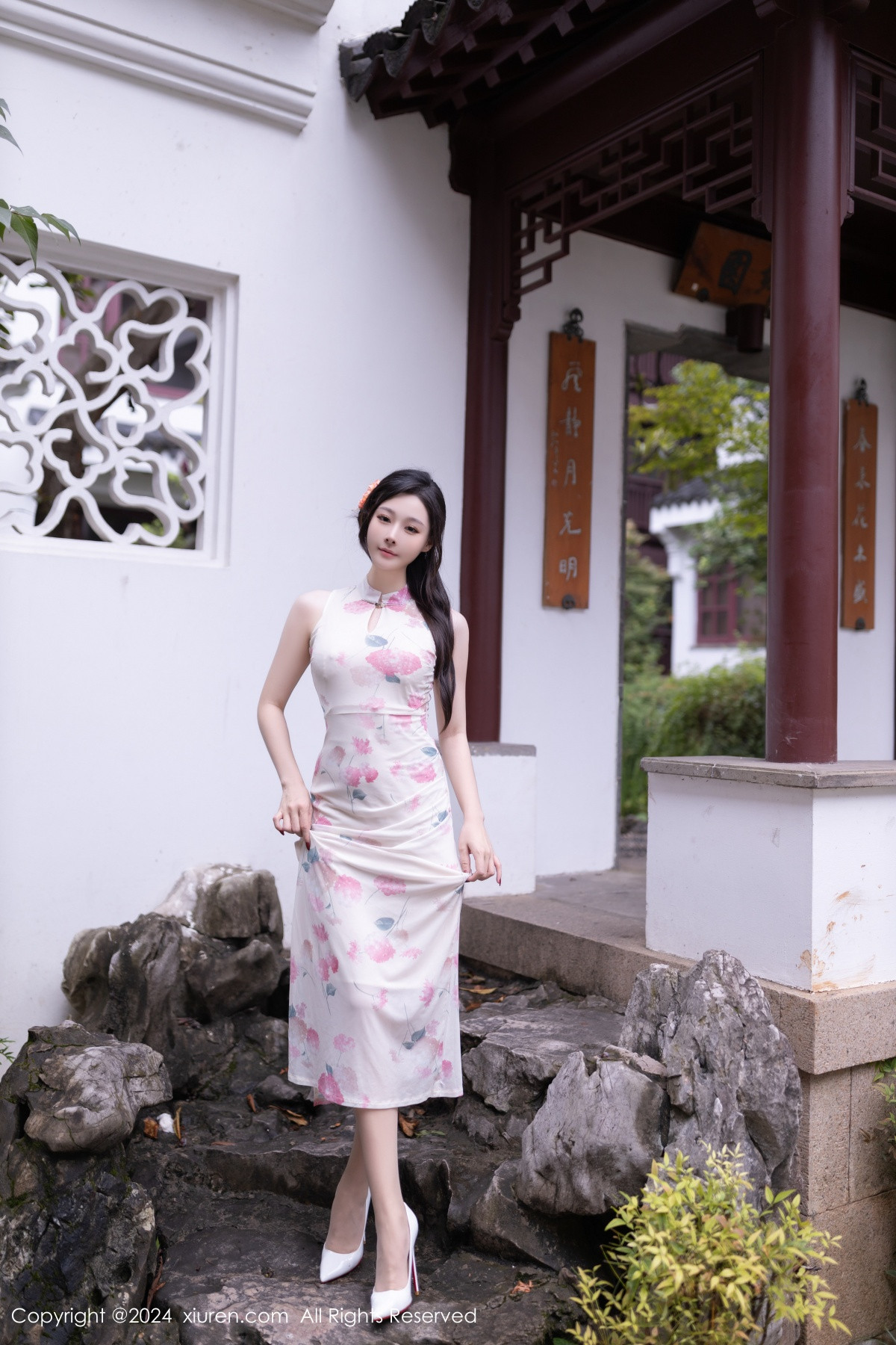 [XiuRen]高清写真图 2024.08.29 No.9087 小逗逗 丝袜美腿