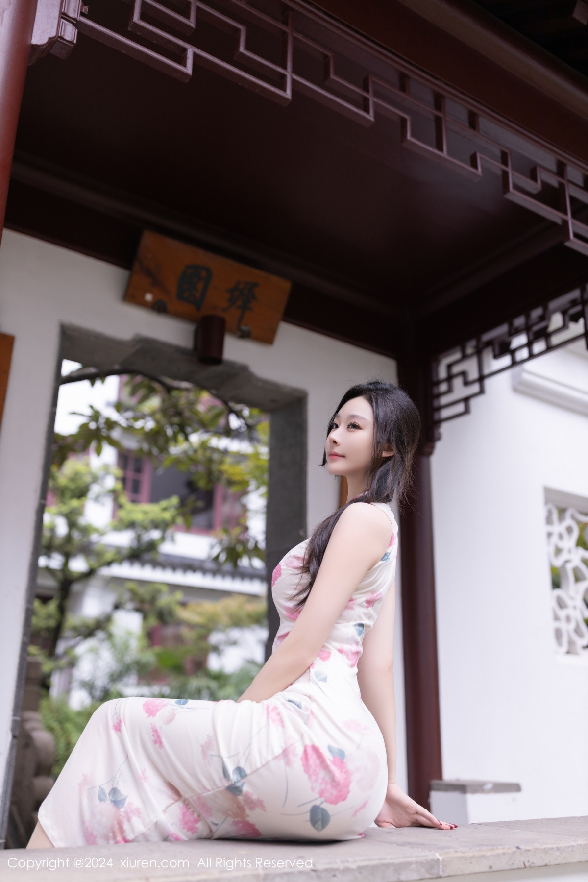 [XiuRen]高清写真图 2024.08.29 No.9087 小逗逗 丝袜美腿