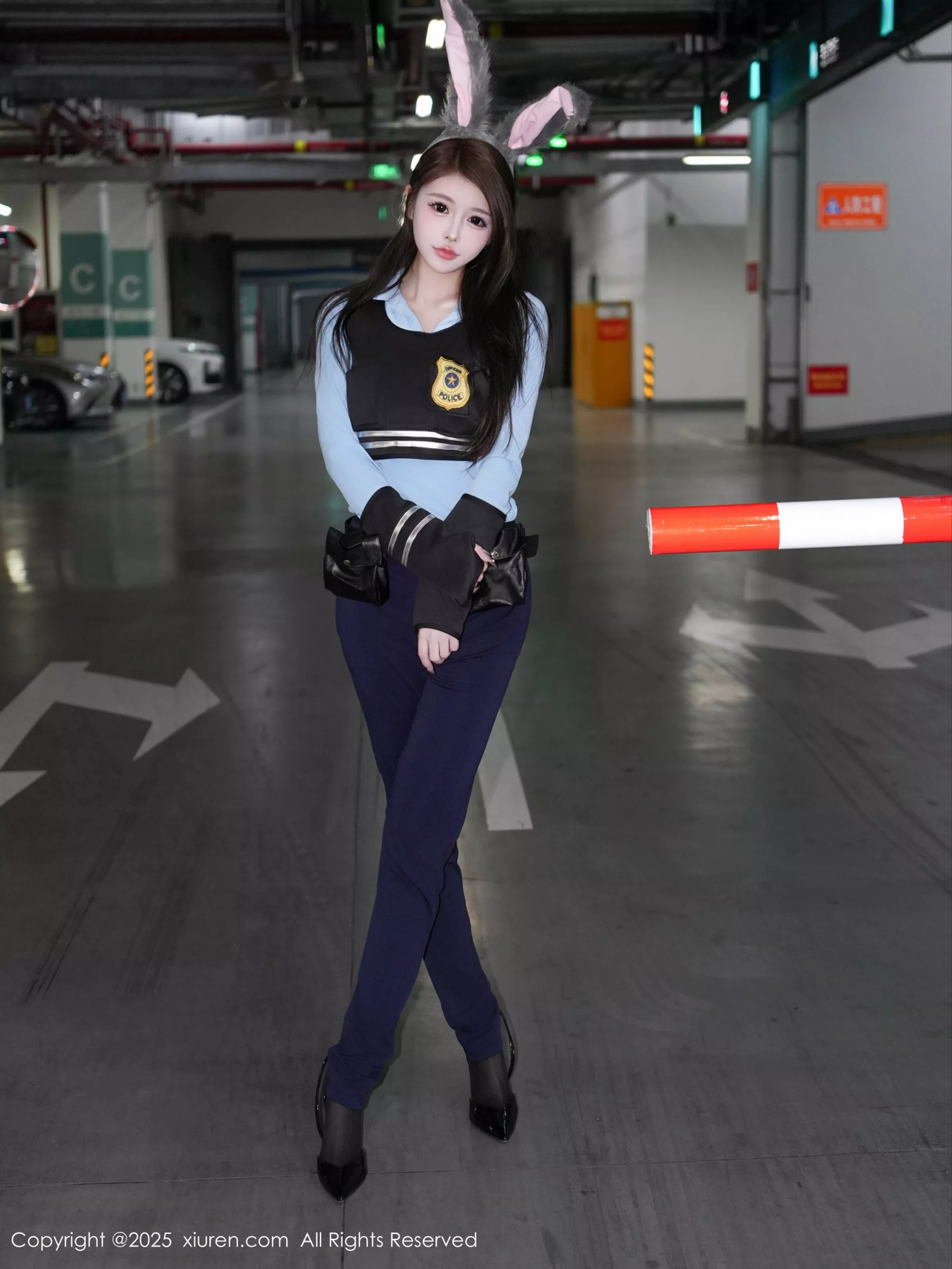 [XiuRen]高清写真图 2025.04.16 No.10158 甜妮 制服诱惑