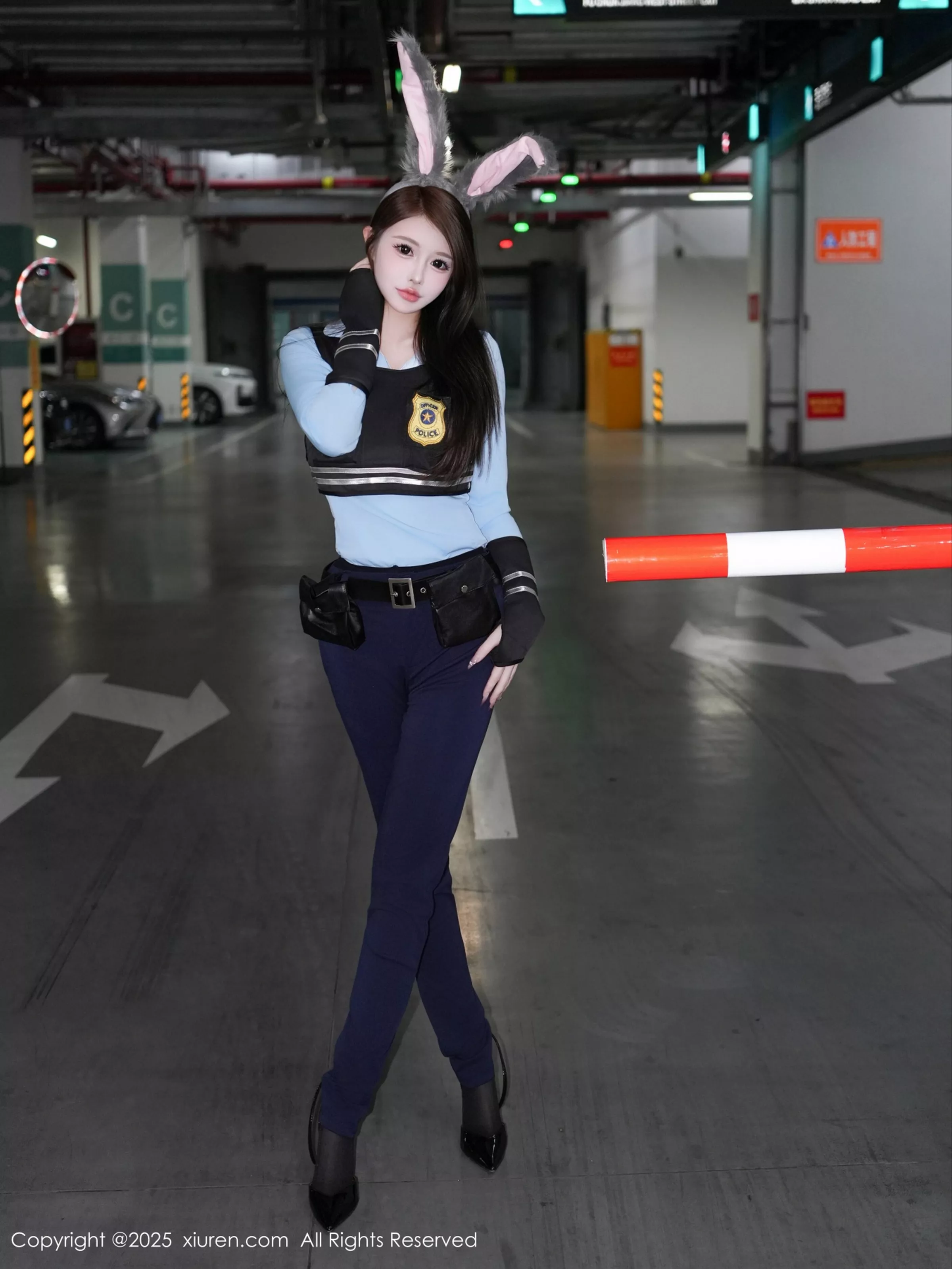 [XiuRen]高清写真图 2025.04.16 No.10158 甜妮 制服诱惑