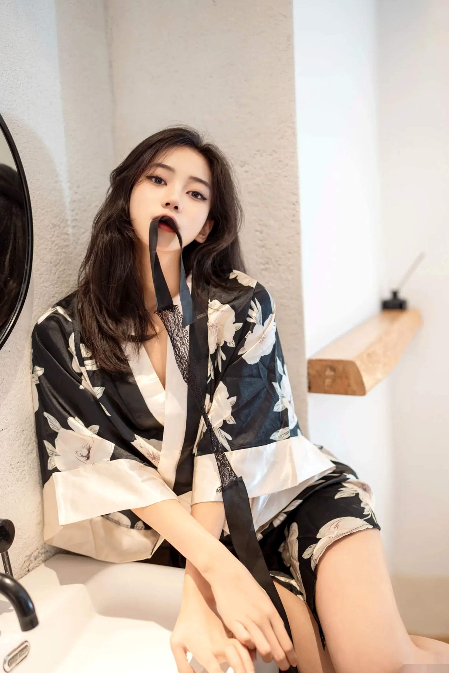 时安安 - 唯美花卉和服私房写真，极致诱惑与室内魅影 [90P]