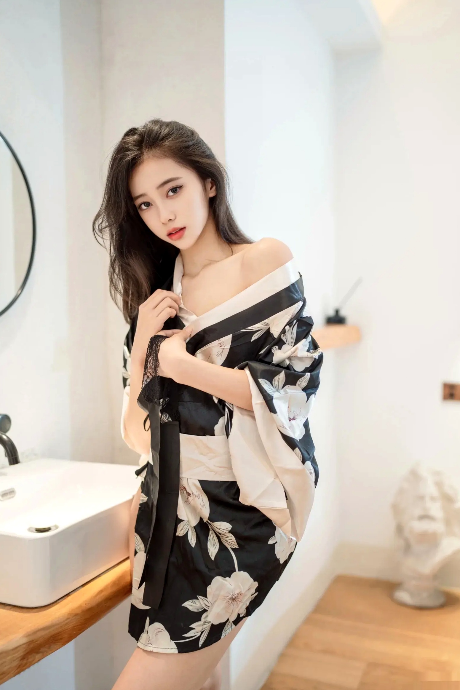 时安安 - 唯美花卉和服私房写真，极致诱惑与室内魅影 [90P]