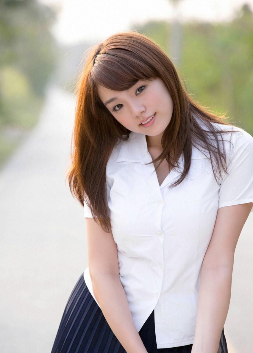 丰满制服美女篠崎愛图片壁纸