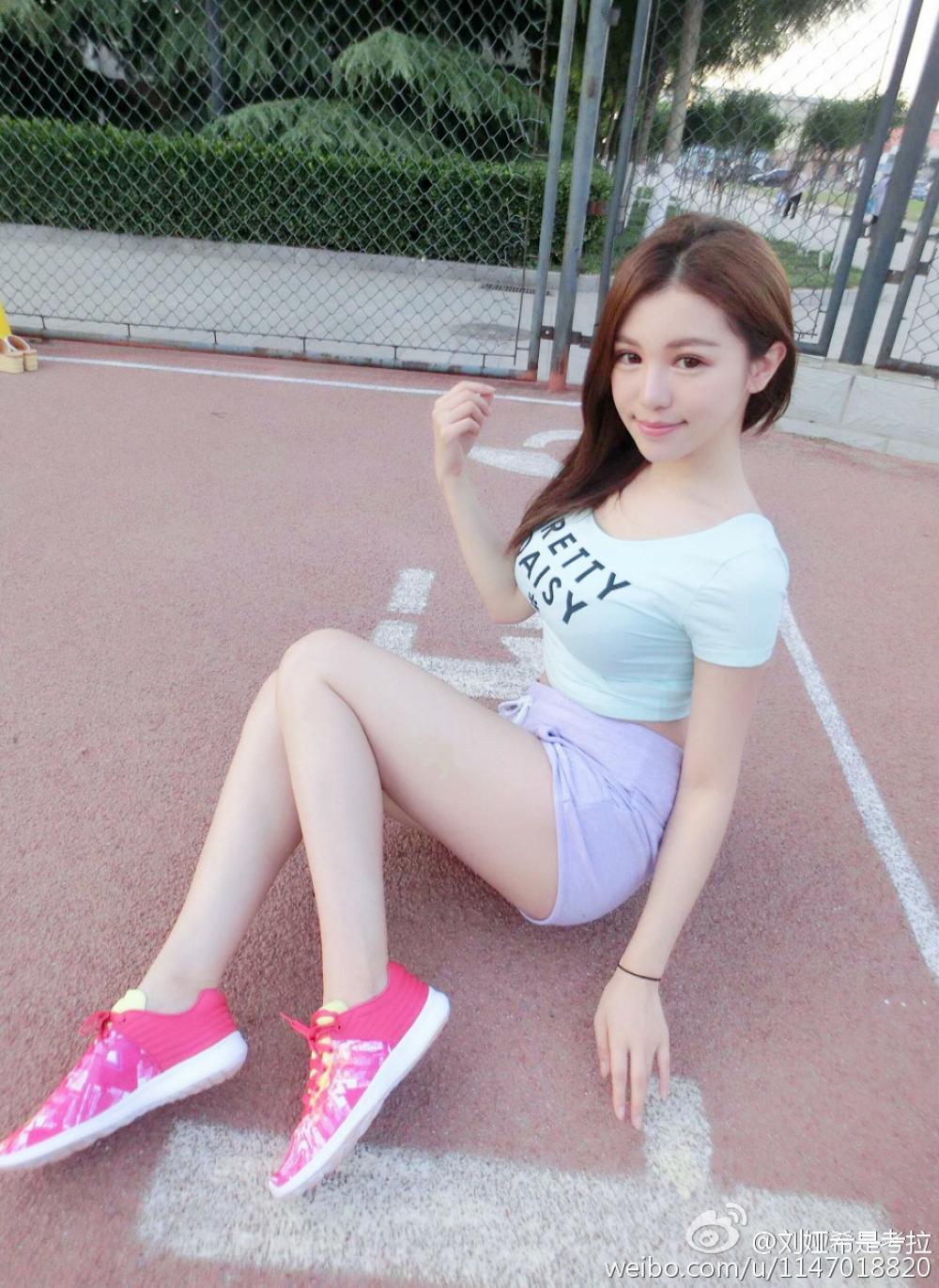 白衣美女壁纸