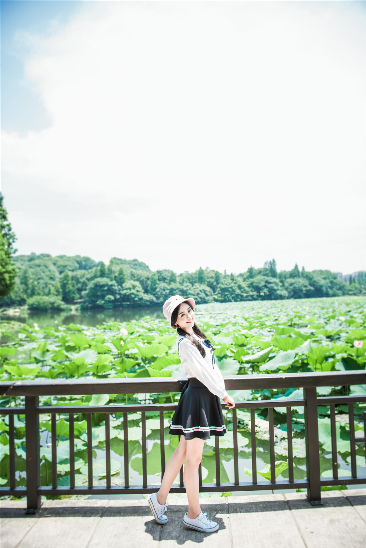 可爱学妹晒游玩美照 网友赞“氧气美女”