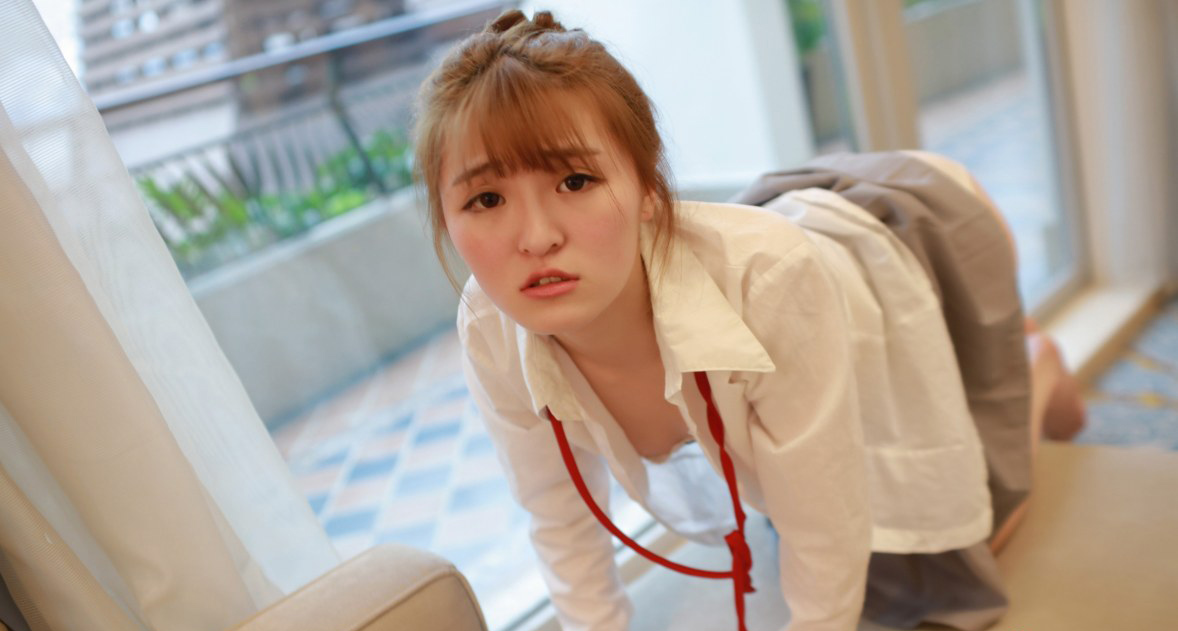性感女神伊小七MoMo衬衣爆乳诱惑写真