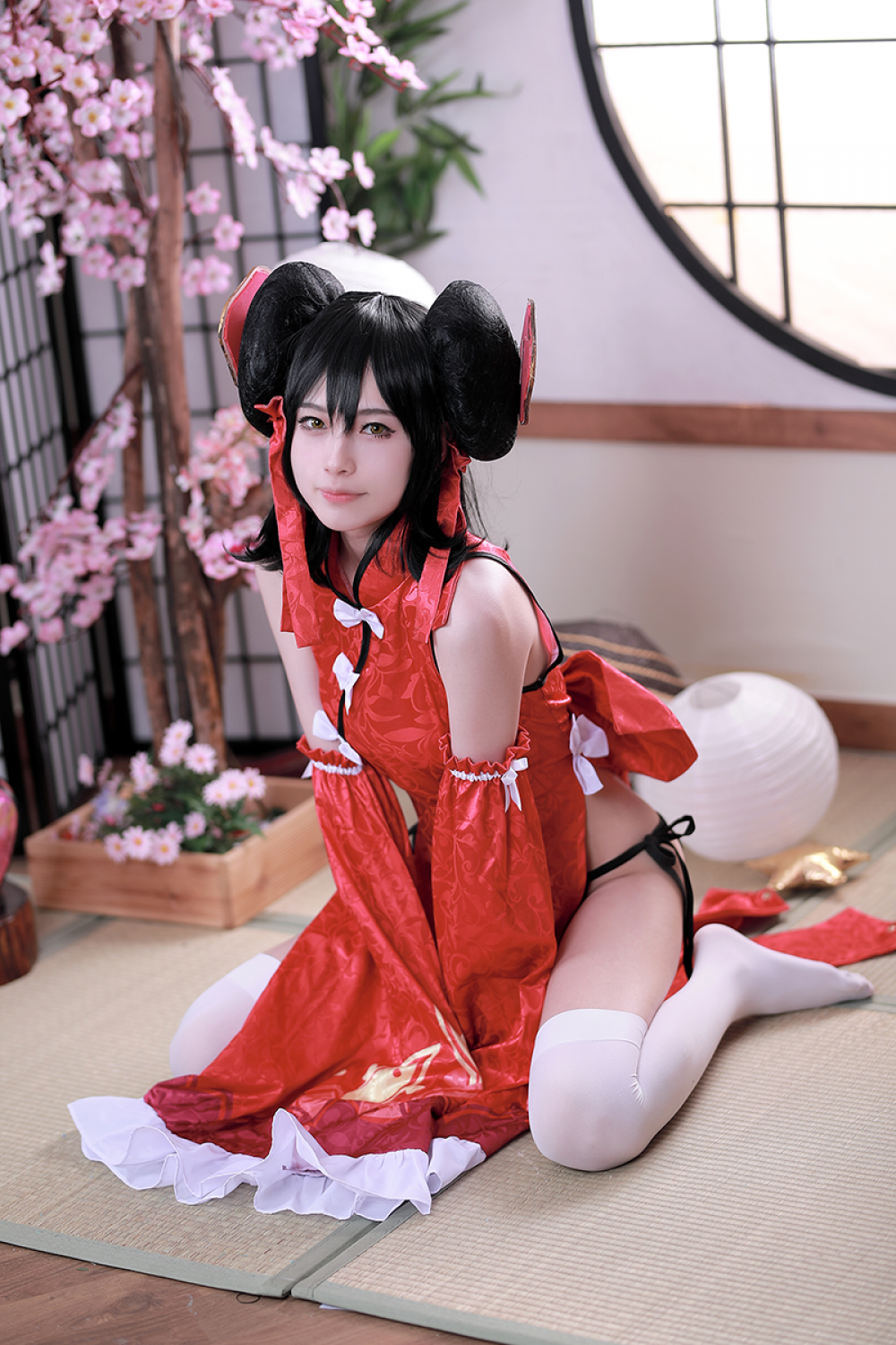 《少女前线》97式性感白丝美腿美女Cosplay