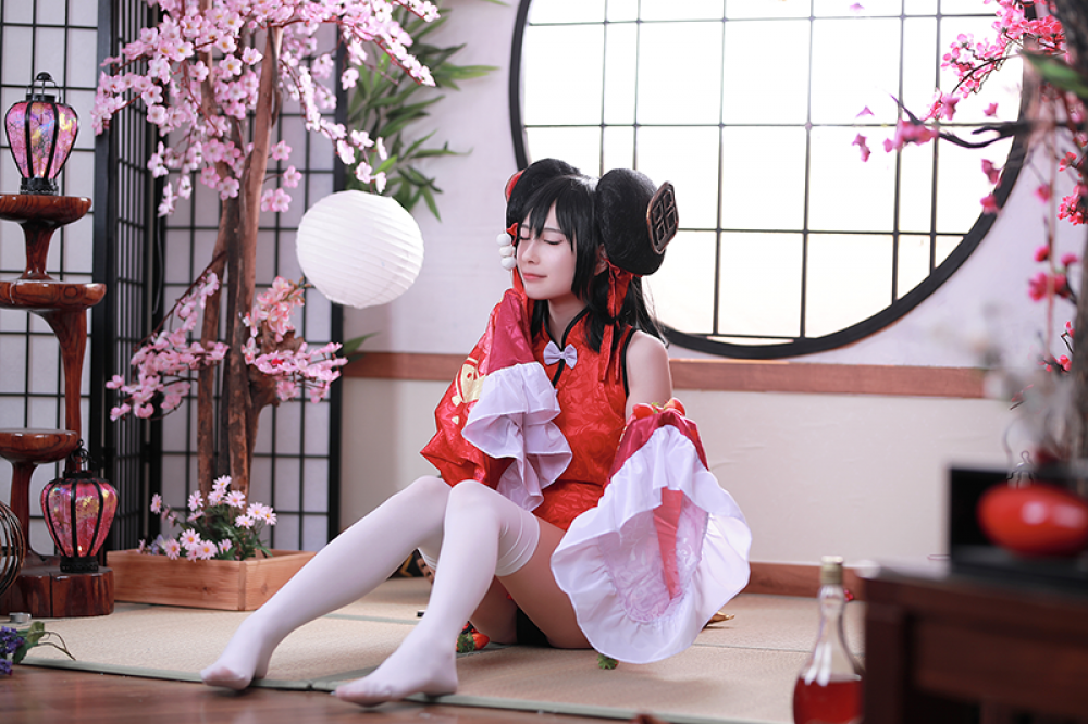 《少女前线》97式性感白丝美腿美女Cosplay