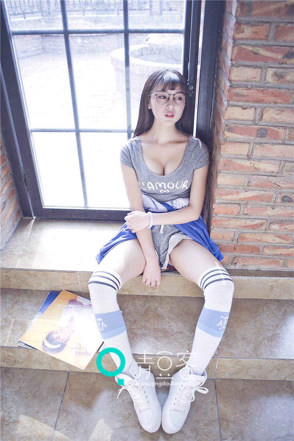 赵小米Kitty水灵灵性感美女丝袜图