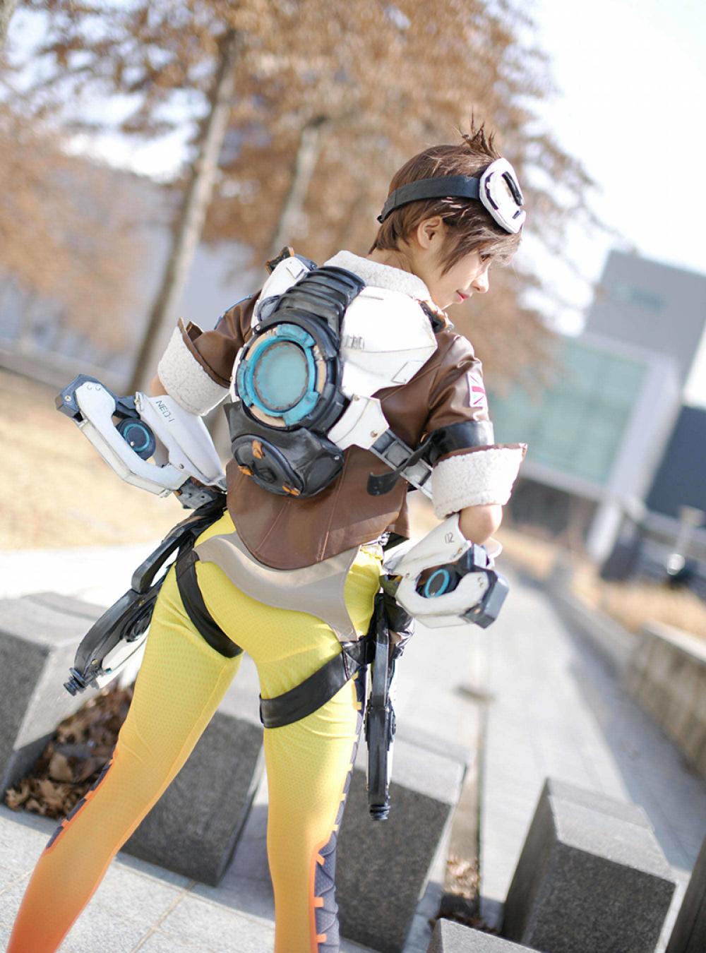 《守望先锋》猎空紧身裤美女高还原度Cosplay