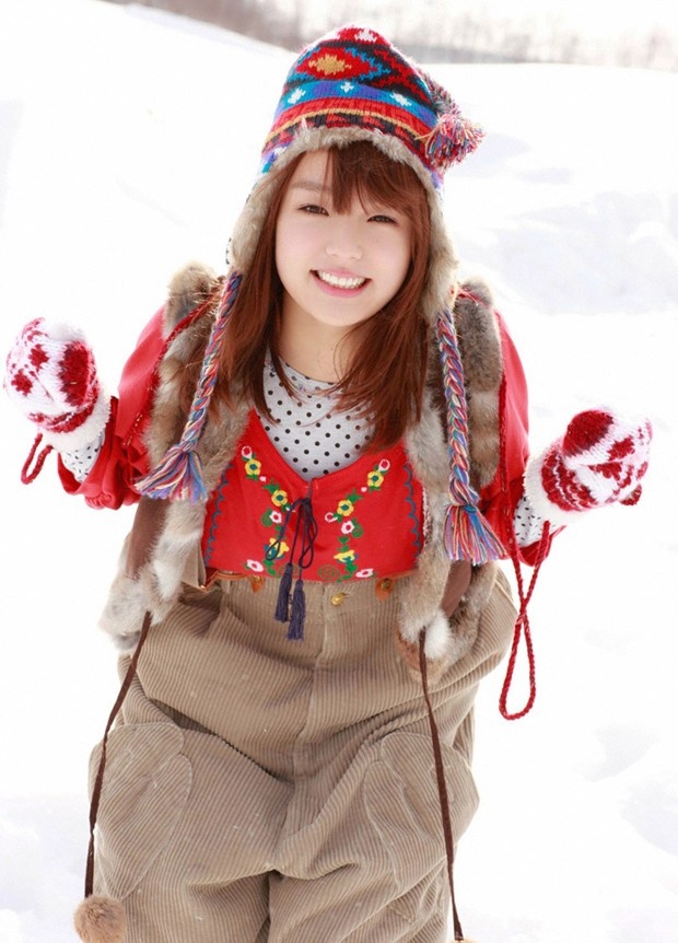 纯美女生筱崎爱雪地写真