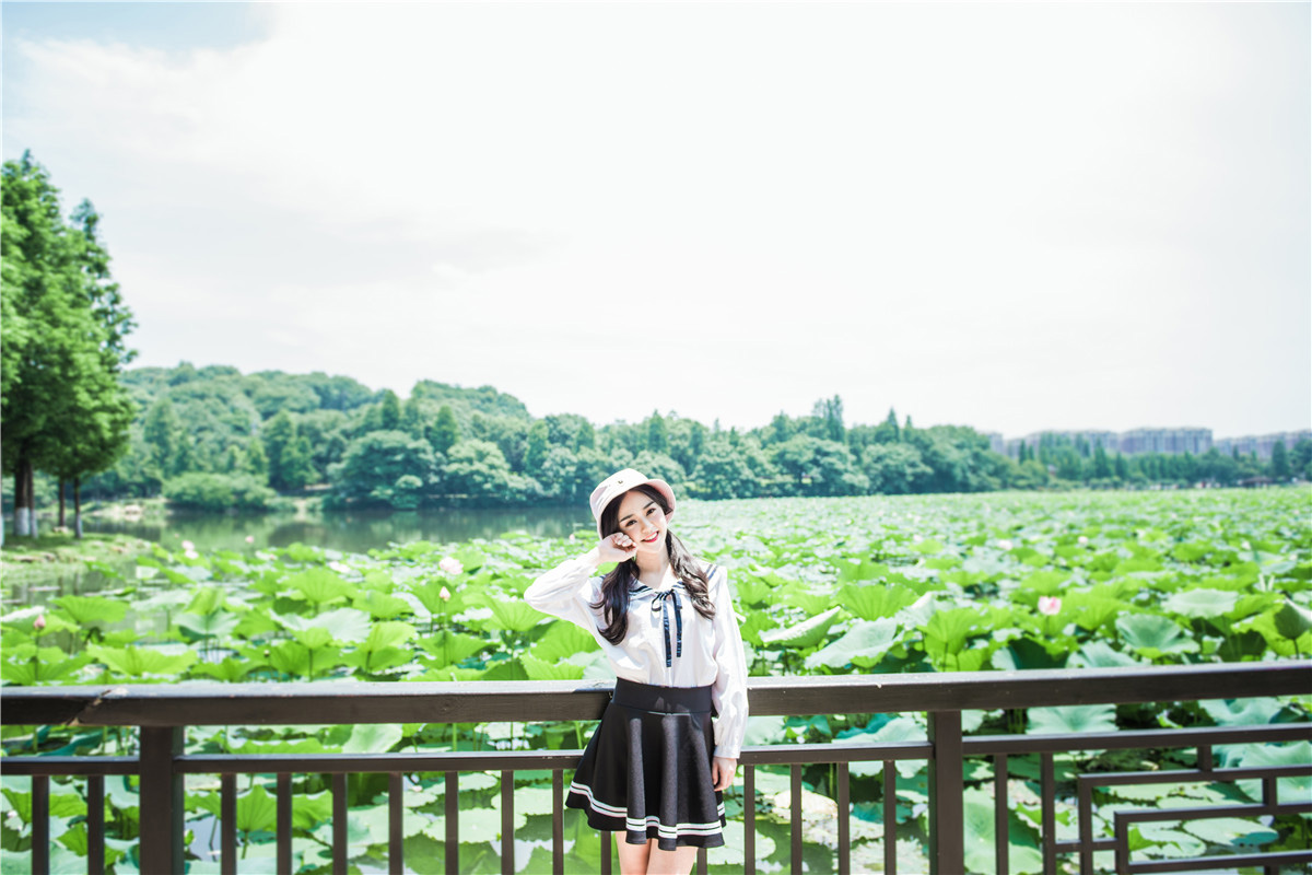 可爱学妹晒游玩美照 网友赞“氧气美女”