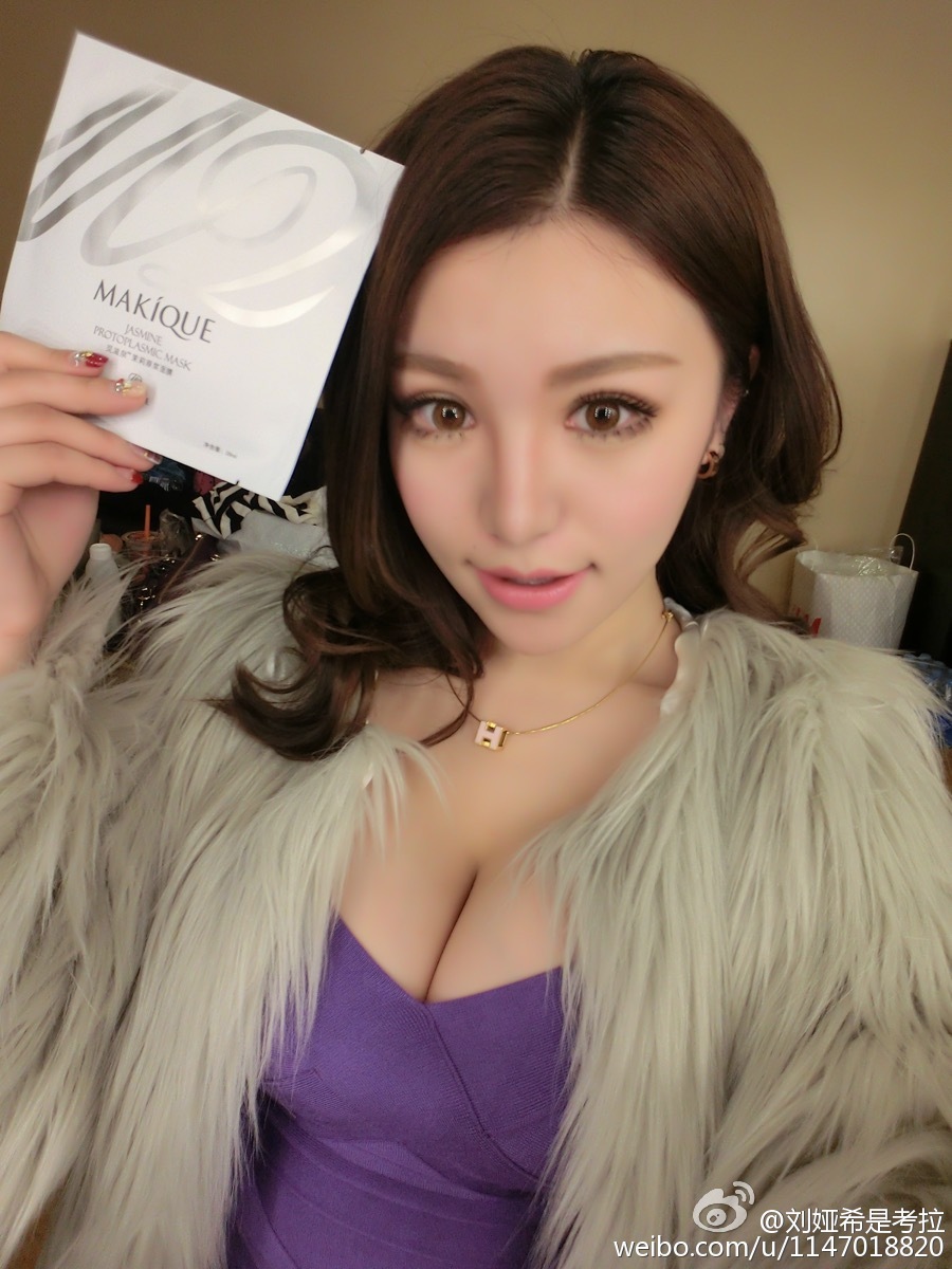 美女全脱