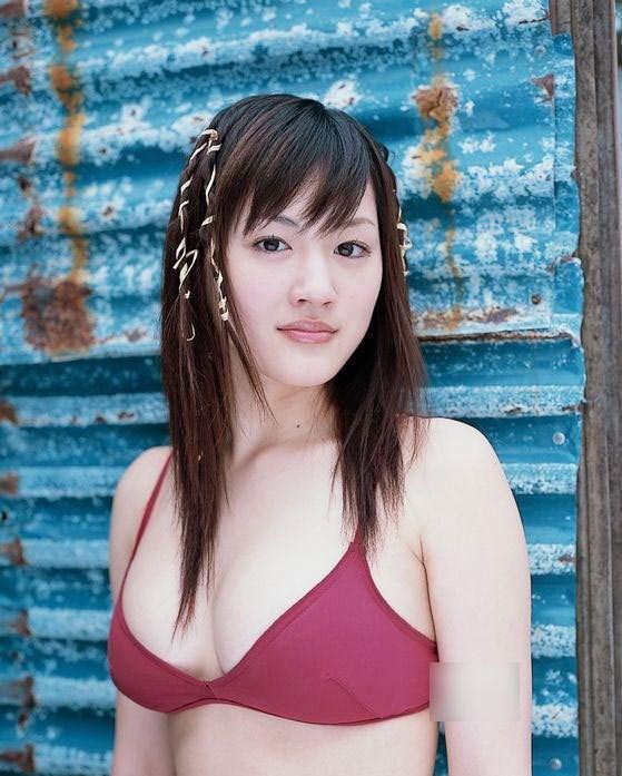 岛国女星绫濑遥比基尼泳装秀大奶直逼人心