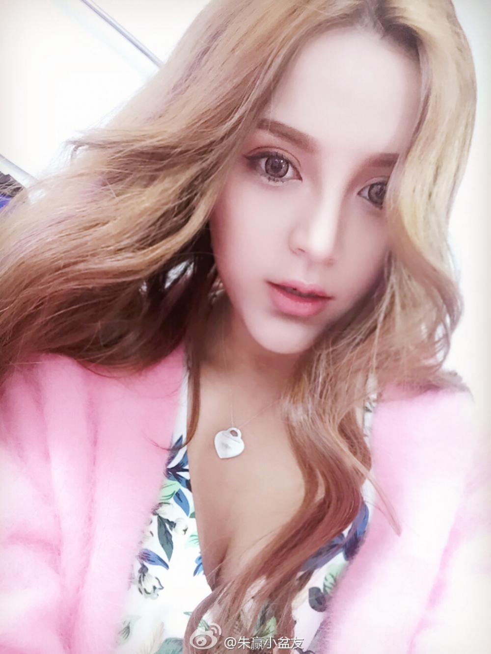 性感妩媚美女朱赢椿 随园书坊