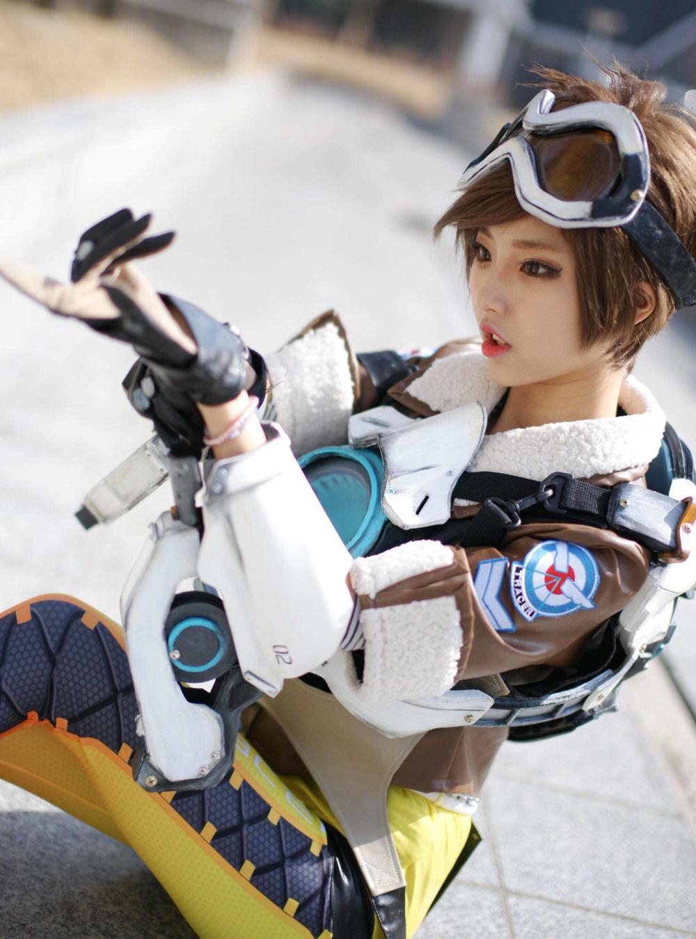 《守望先锋》猎空紧身裤美女高还原度Cosplay