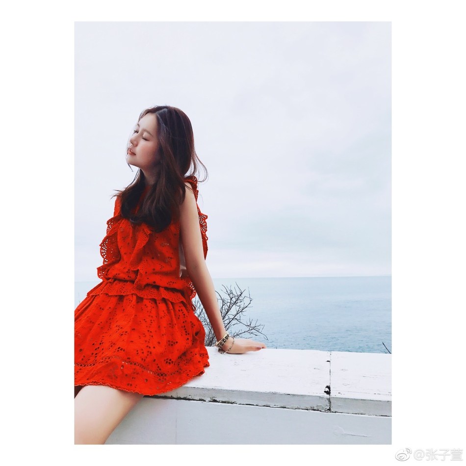 辣妈张子萱产后长腿诱人 少女感十足