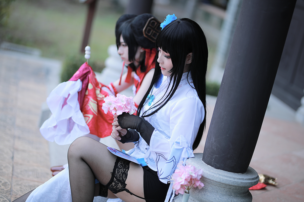 《少女前线》97式和95式性感白丝美腿美女Cosplay