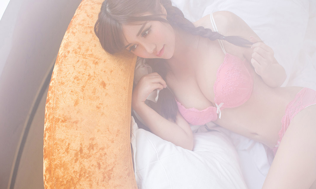 粉色内衣美女美熙性感巨乳写真