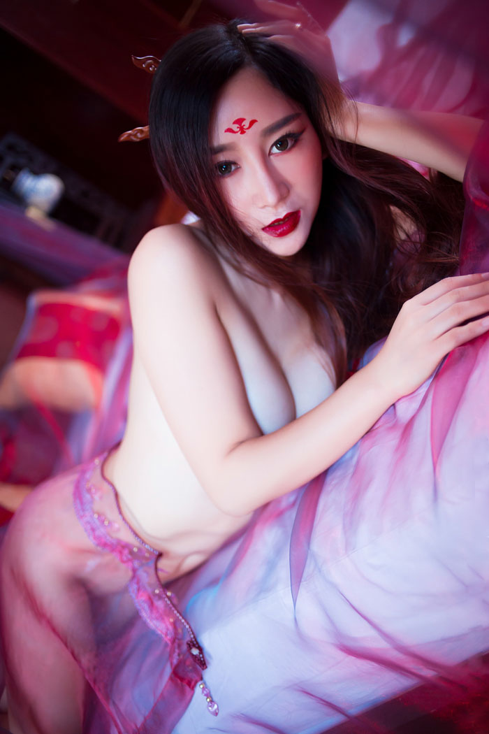 现代东方不败邹晶晶另类性感艺术摄影写真