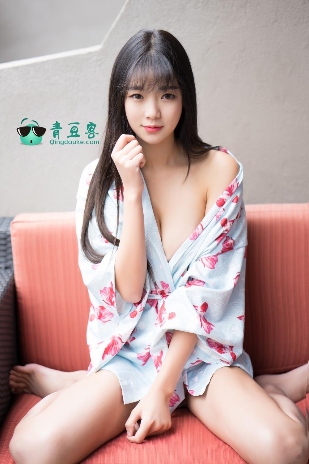丰乳翘臀美女可乐Vicky内衣写真 丰满的美女图片