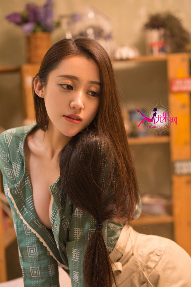 素颜美女张冬美艳私房 袒胸露乳鼻血诱惑