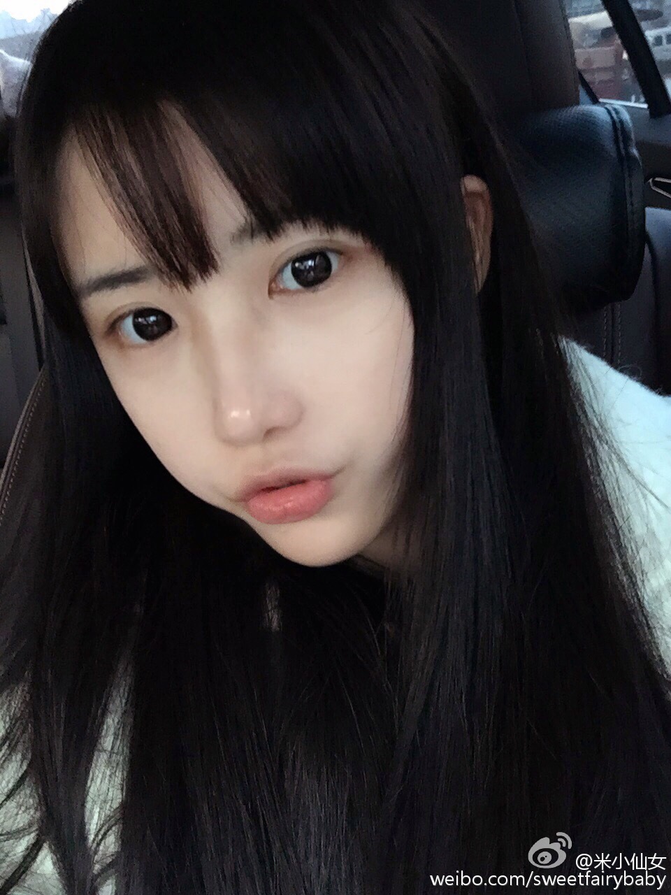 床上美女高清图片