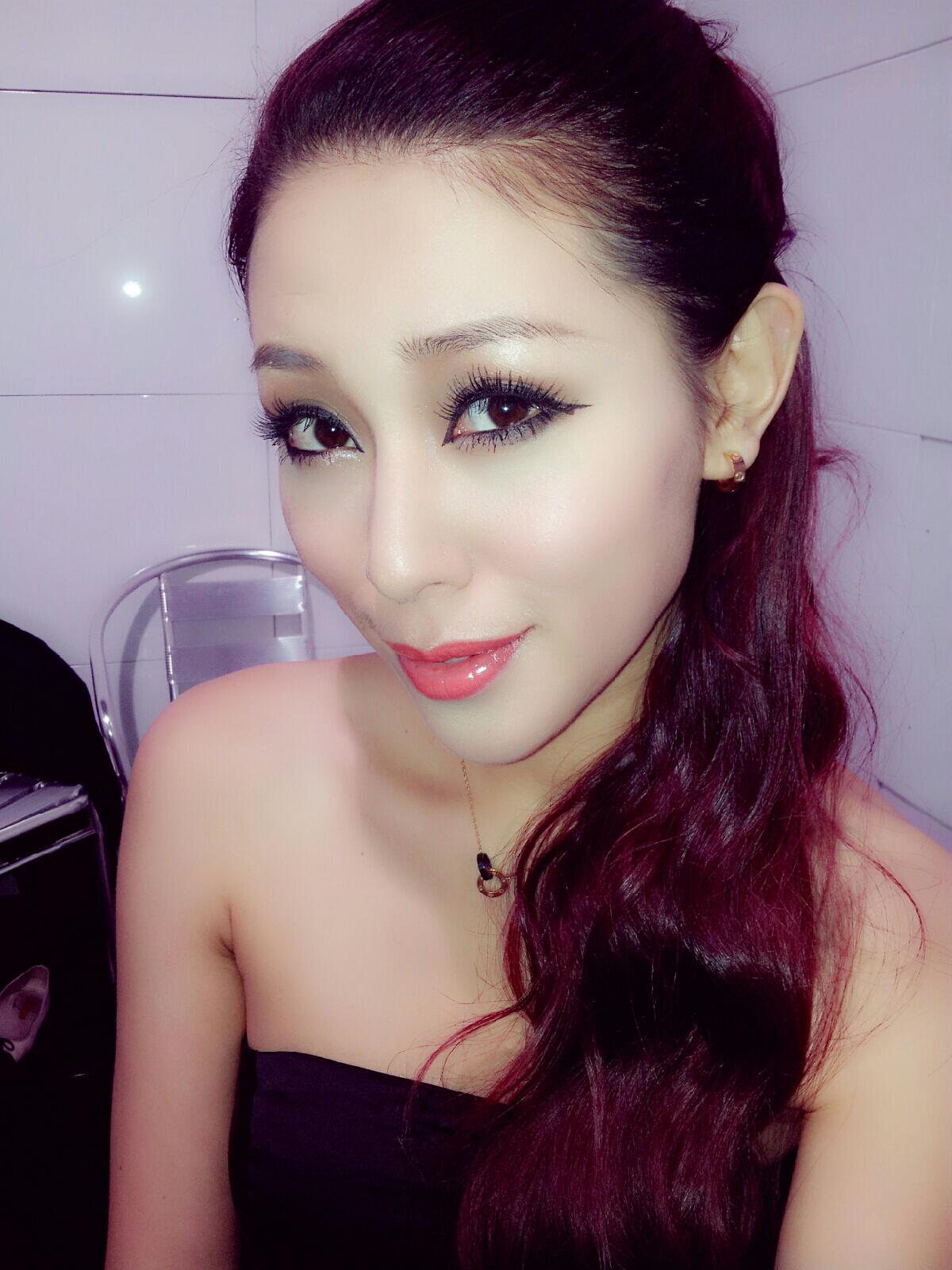 睡裙长腿性感美女