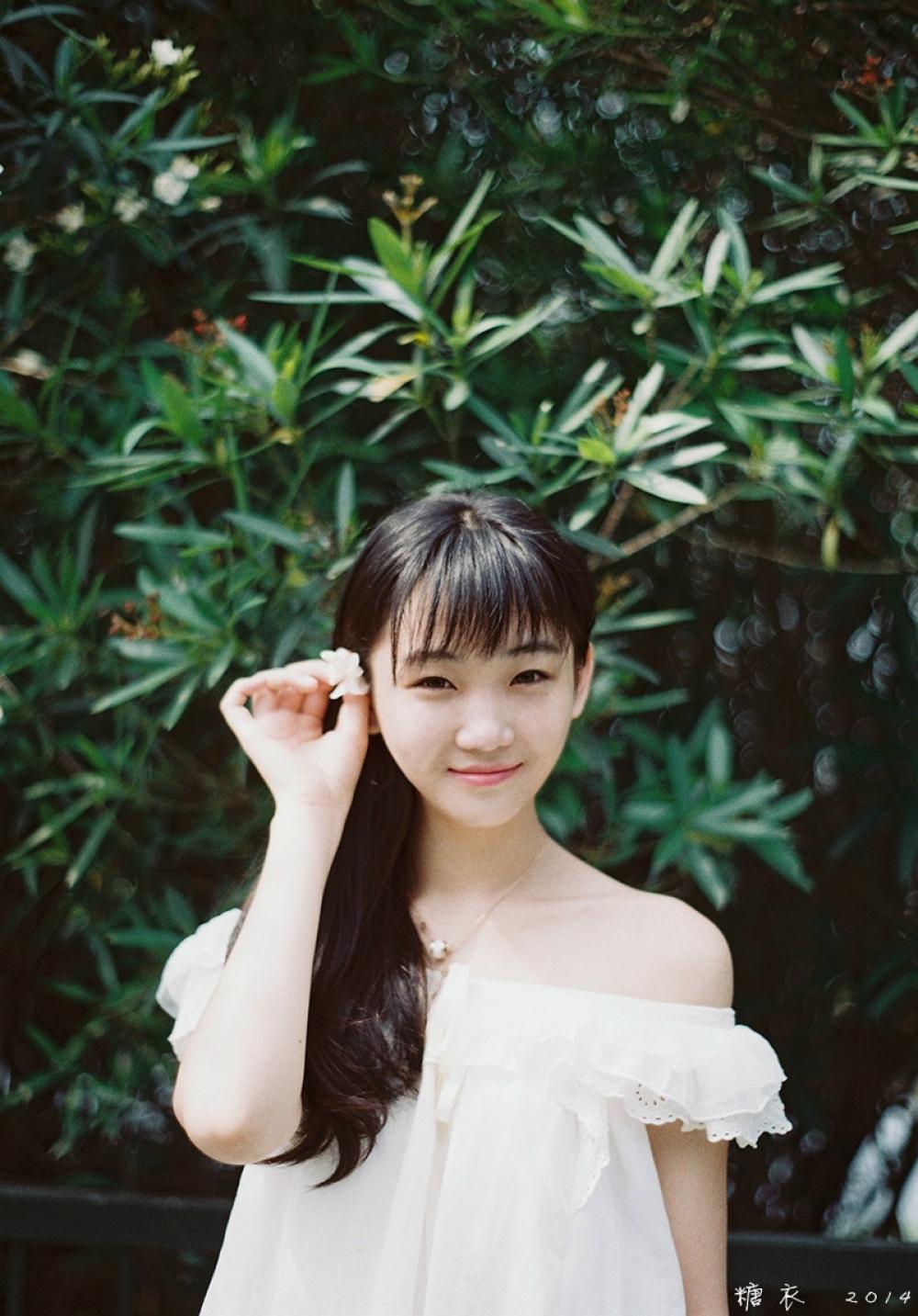 90后阳光小美女
