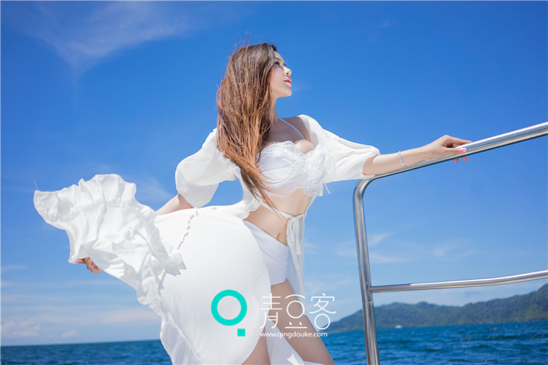 沙滩美女宛恩miyu游玩随拍 海边尽显高雅迷人