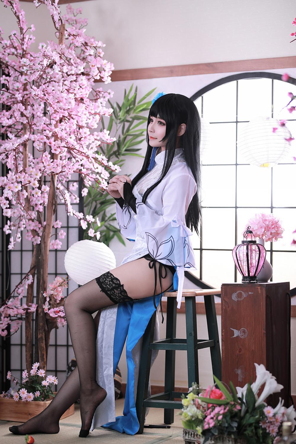 《少女前线》97式和95式性感白丝美腿美女Cosplay