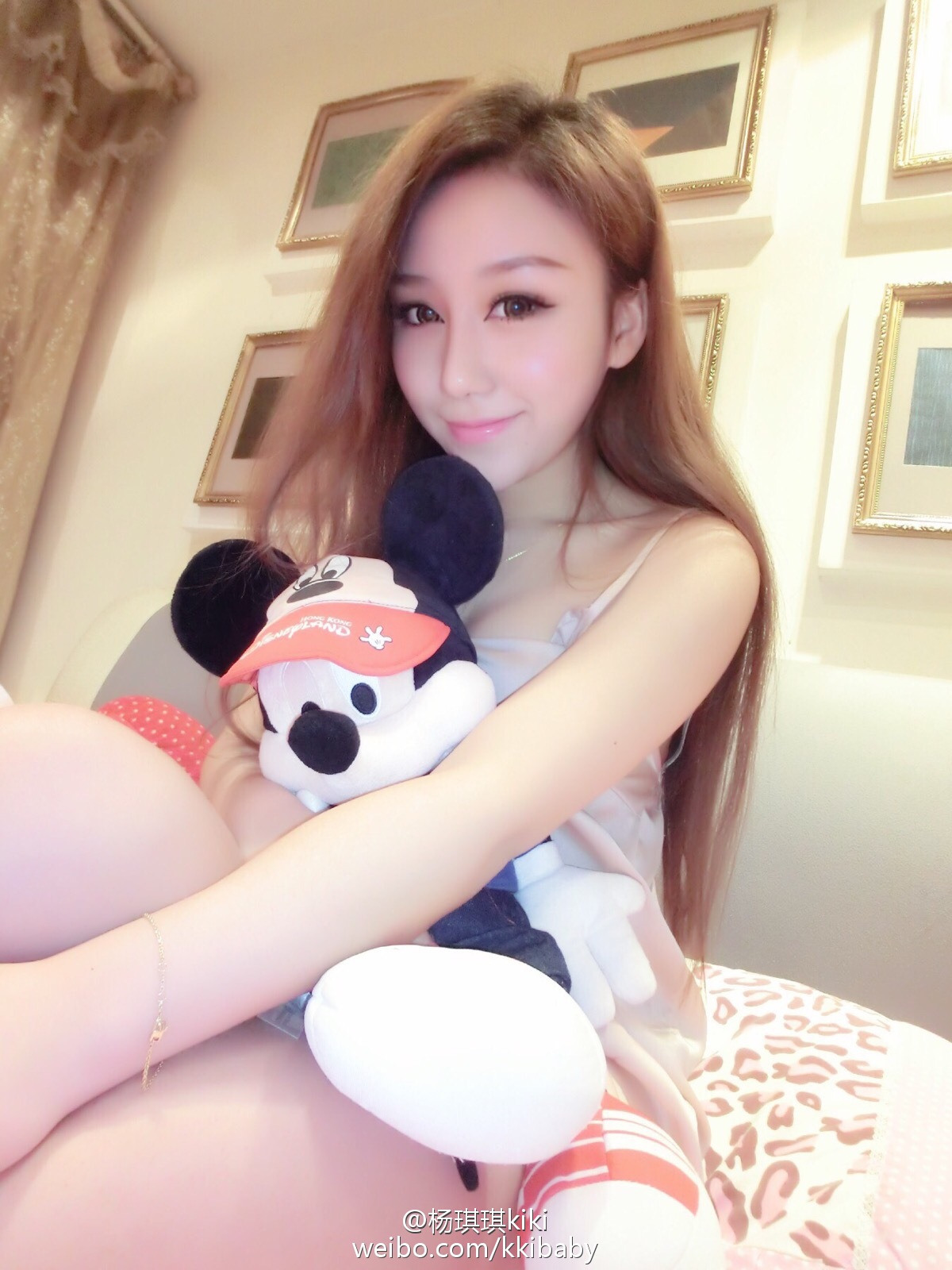 拖光全身的美女