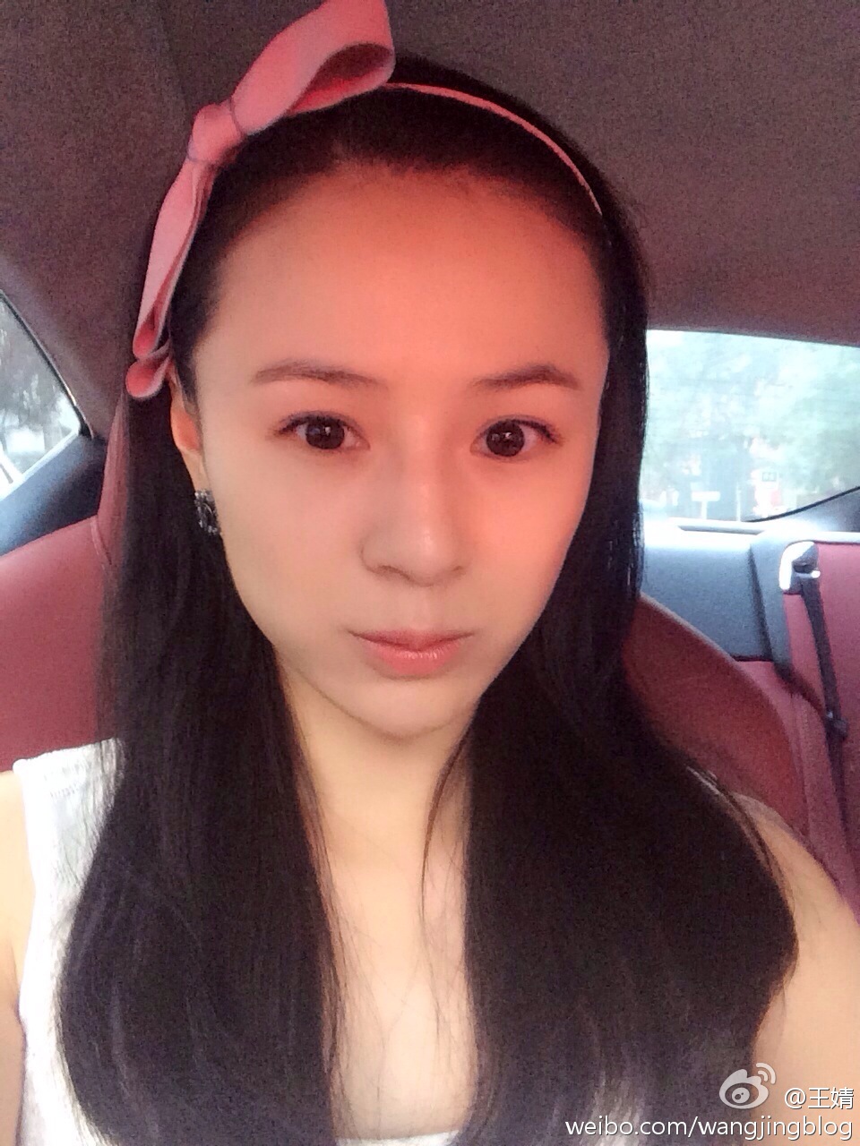 rosi680短裙大胸白色蕾丝美女