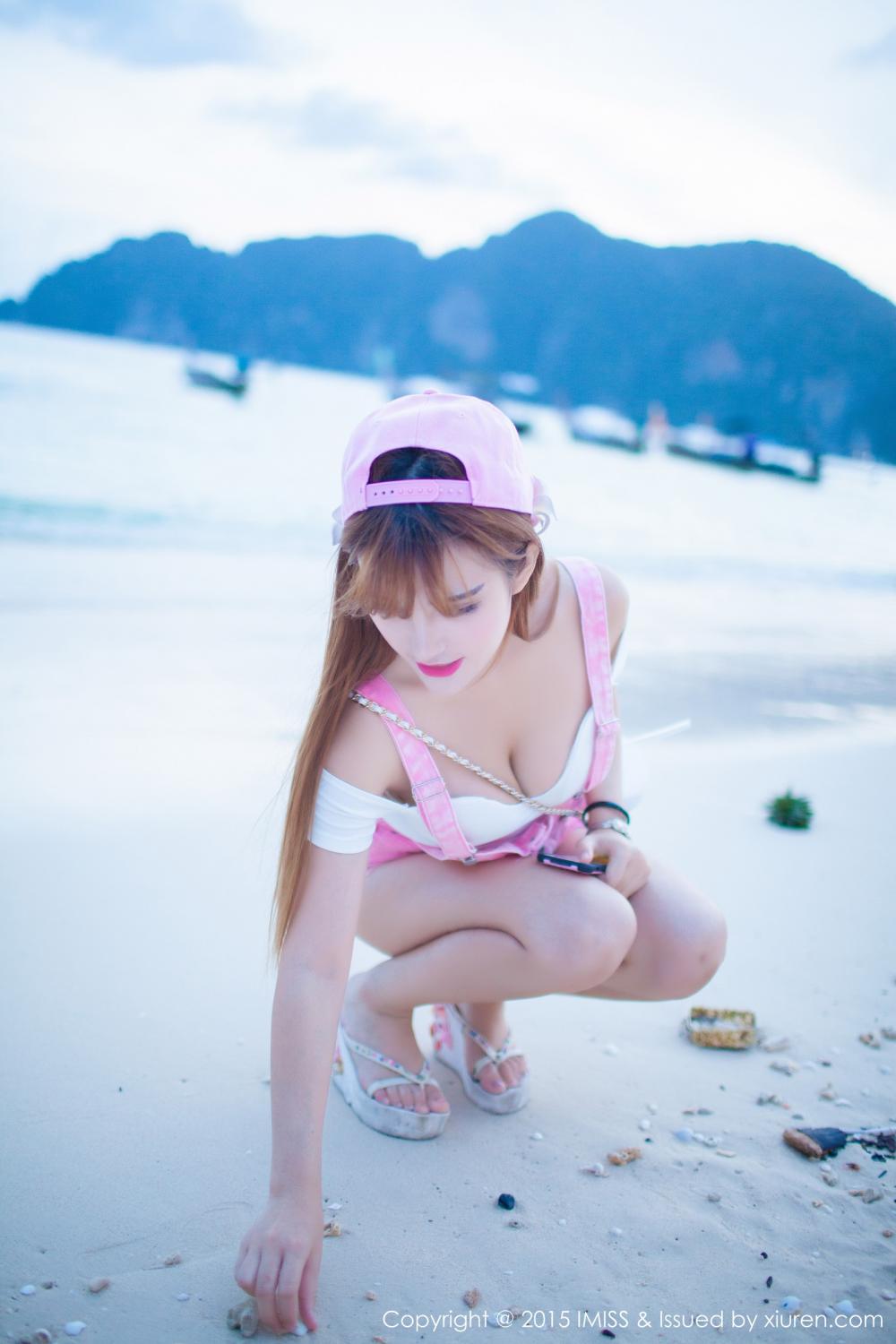 靓丽美女LalaBaby啦啦海边写真