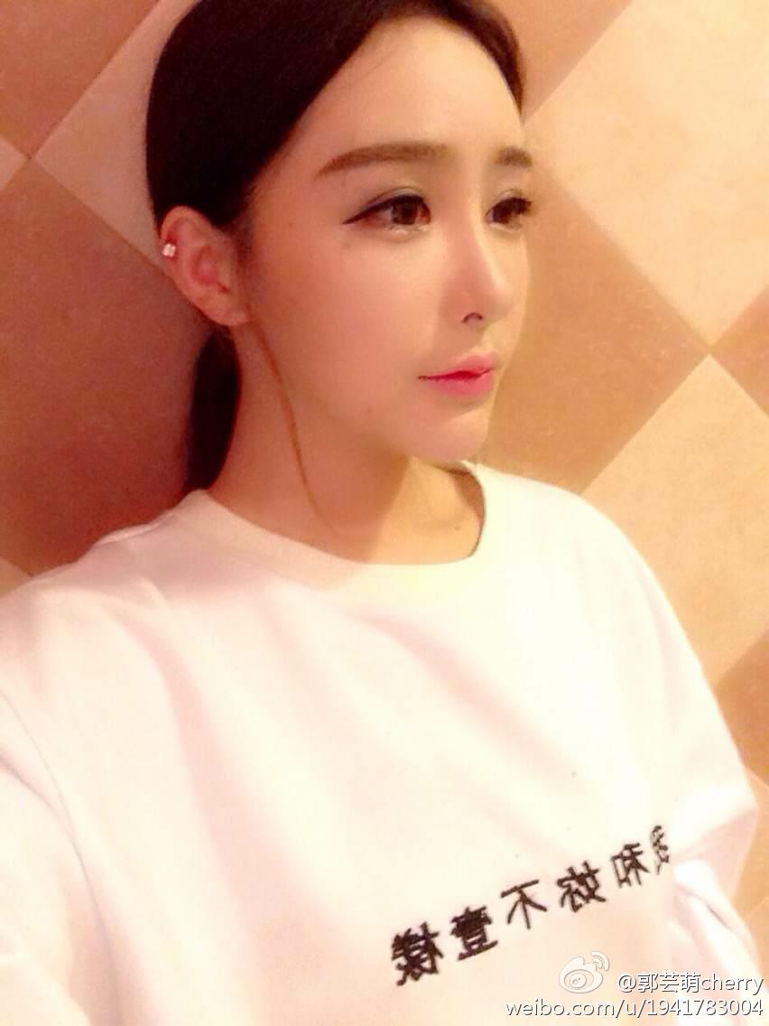 安静的美女背影