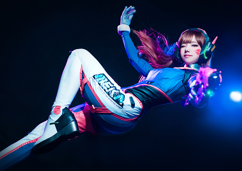 《守望先锋》D.Va紧身衣美女高还原Cosplay