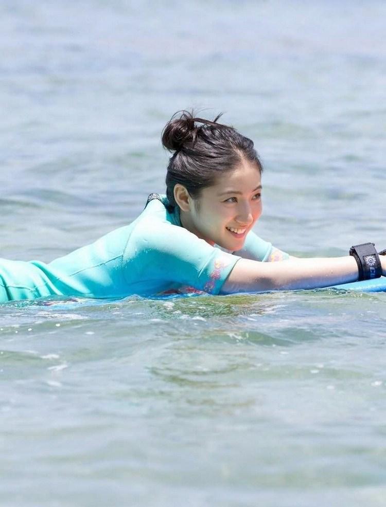 日本美女巨乳av入江纱绫人体高清写真图