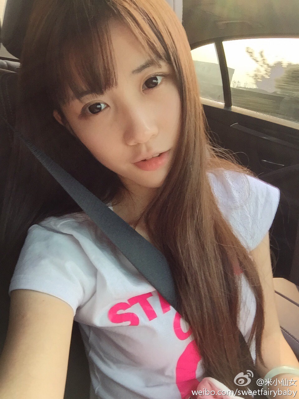 美女露私狂图