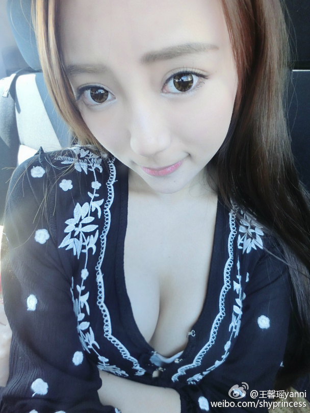 养眼美女桌面图片