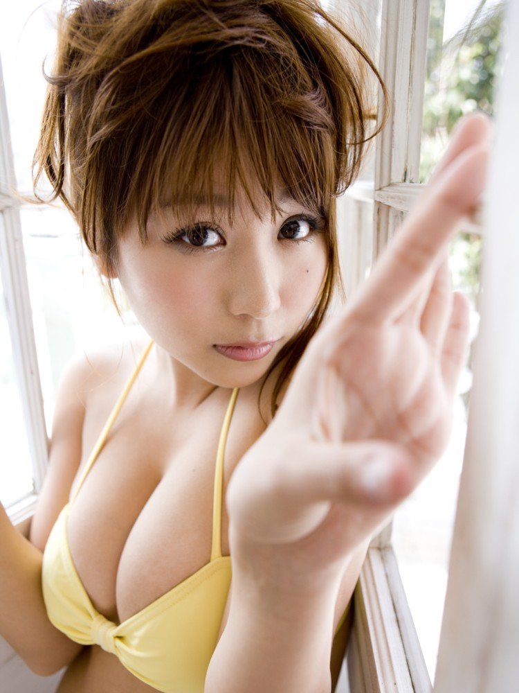 豪乳尤物西田麻衣假日扮嫩