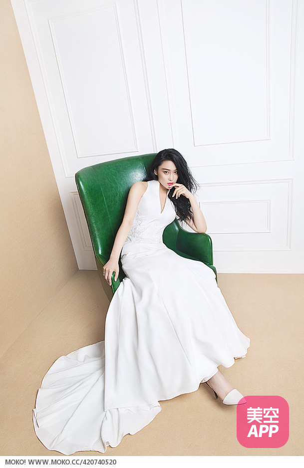 气质美女张馨予唯美婚纱大片曝光 演绎温婉梦幻新娘