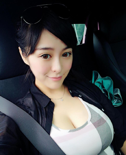 龚叶轩晒爆乳超性感诱人